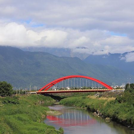 Bridge Bed And Breakfast Hualien Exterior foto